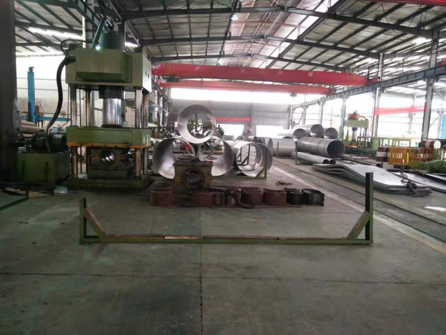 304不銹鋼焊接管生產(chǎn)車(chē)間